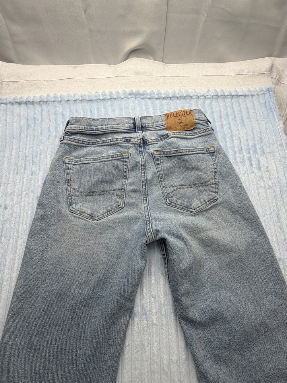 Hollister Light Blue Straight-Leg Jeans - Picture 9 of 10